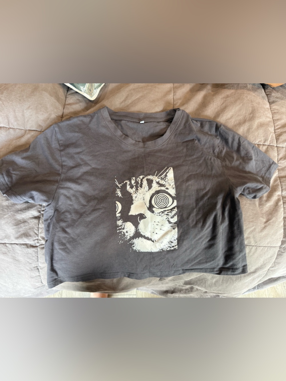 Graphic Black Cat Print cropped Tee